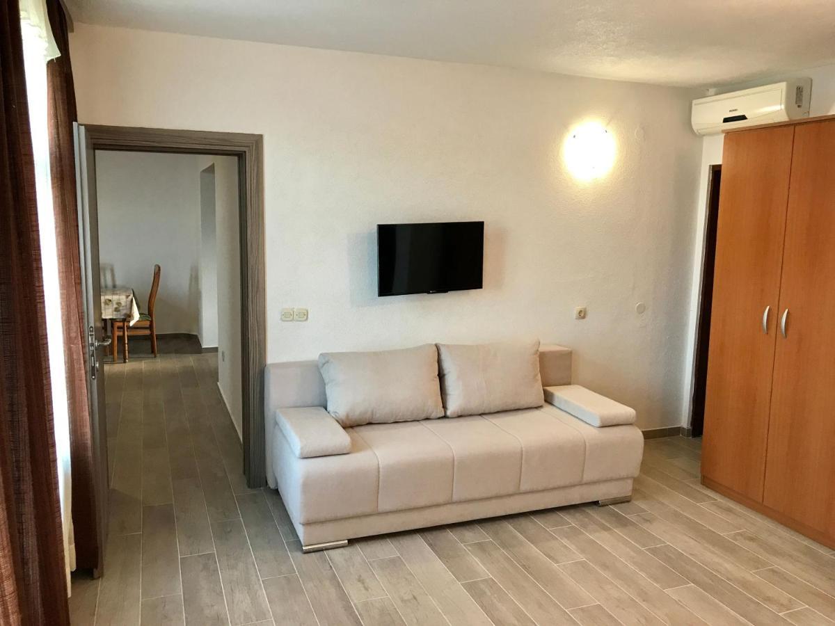 Apartmani Ruzica Zastražišće Exterior foto