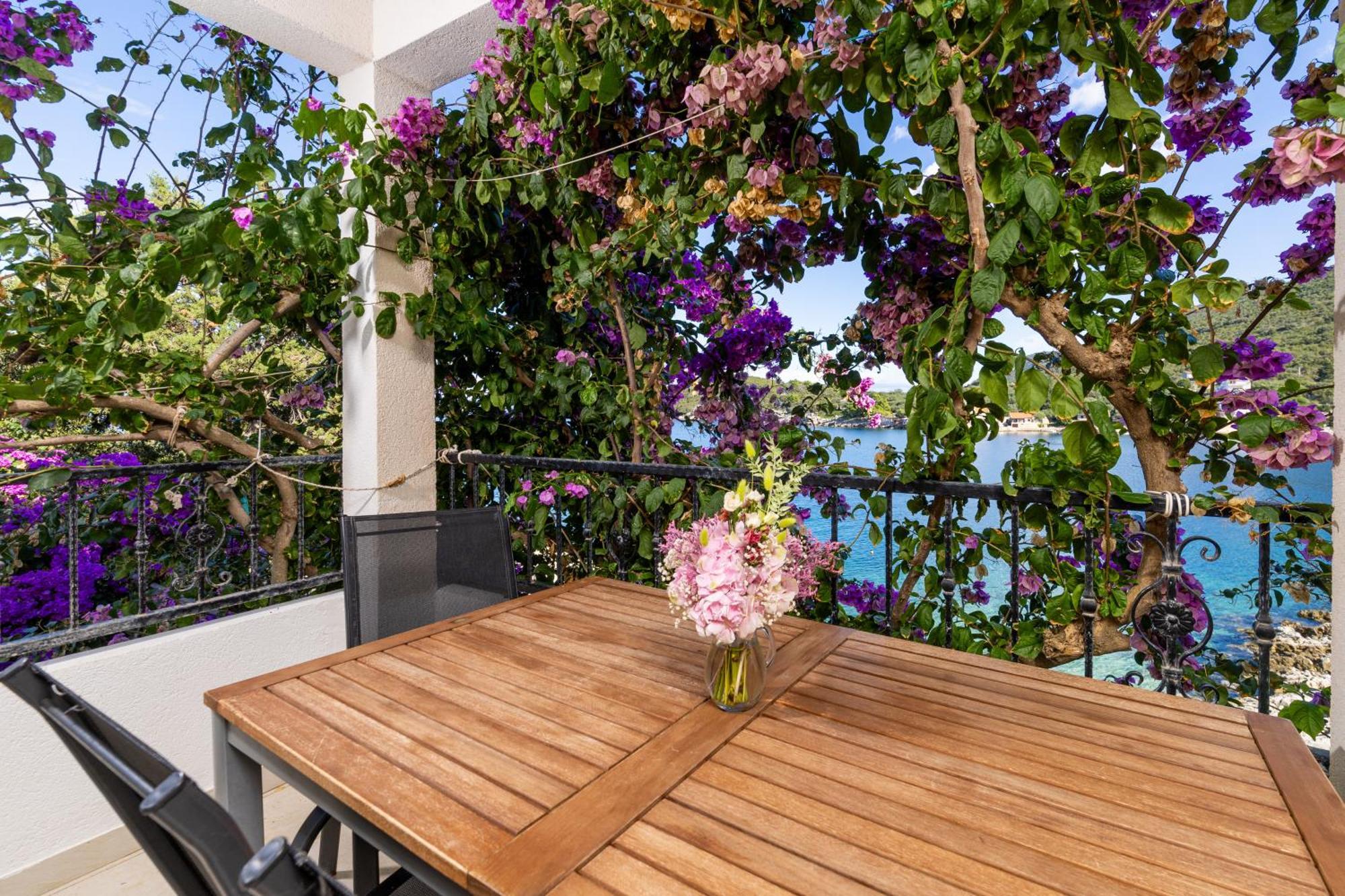 Apartmani Ruzica Zastražišće Exterior foto