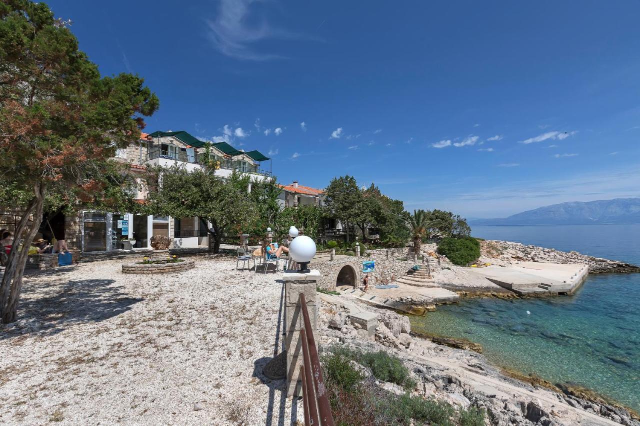 Apartmani Ruzica Zastražišće Exterior foto