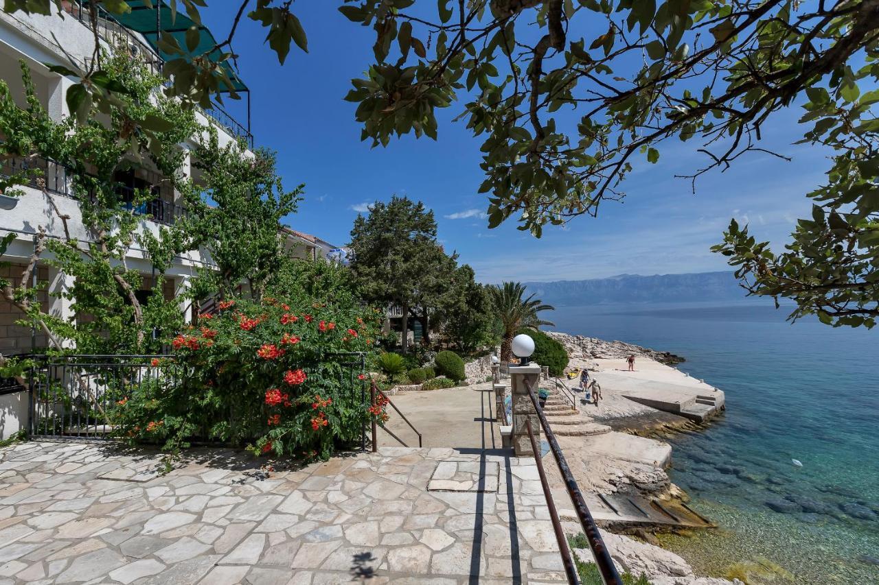 Apartmani Ruzica Zastražišće Exterior foto