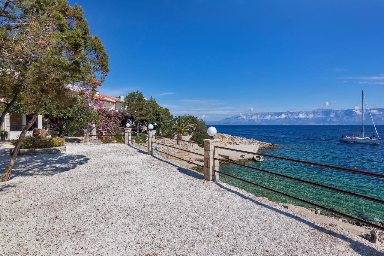 Apartmani Ruzica Zastražišće Exterior foto